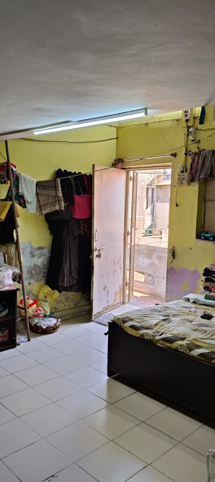 s03ingle-room-shahpur-mill-compound-ahmedabad.jpg